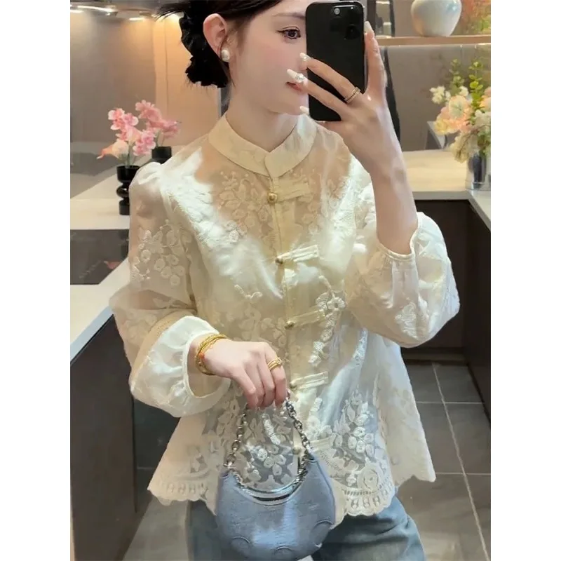 

Китайский стиль, ретро, пластина, пуговицы, воротник-стойка, осень, с длинными рукавами, 2025, новая кружевная рубашка с вышивкой, женский солнцезащитный топ