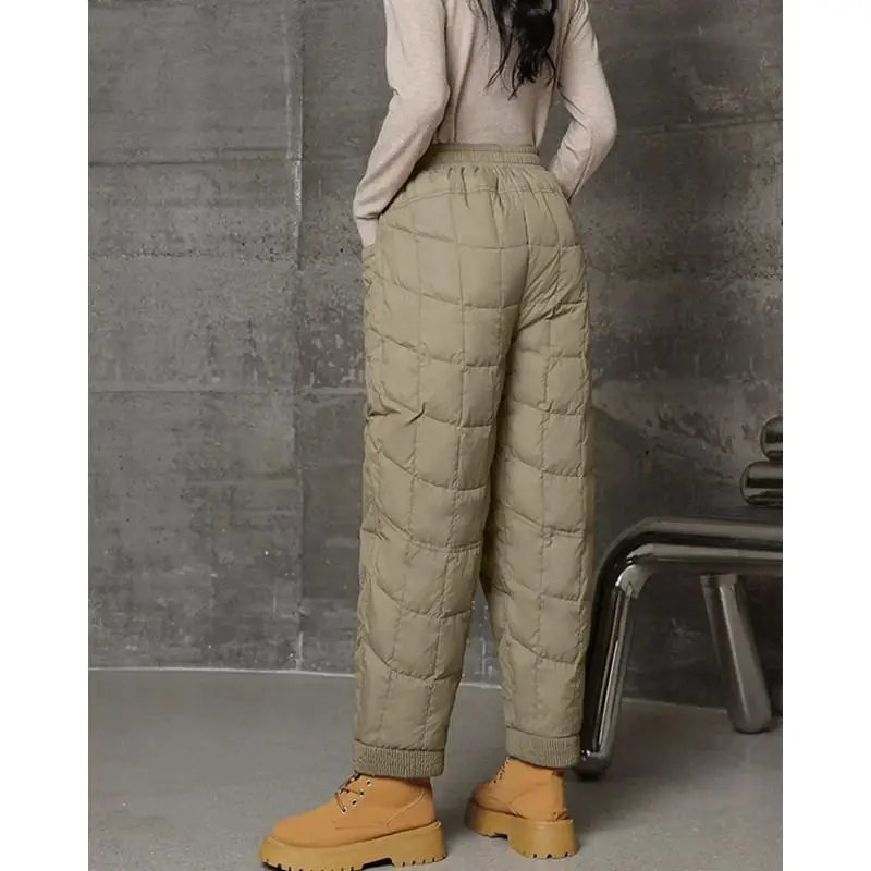 Pantalones acolchados gruesos de invierno 2025, ropa exterior cálida y a prueba de viento para mujer, pantalones de algodón gruesos con pies atados informales ligeros y sueltos