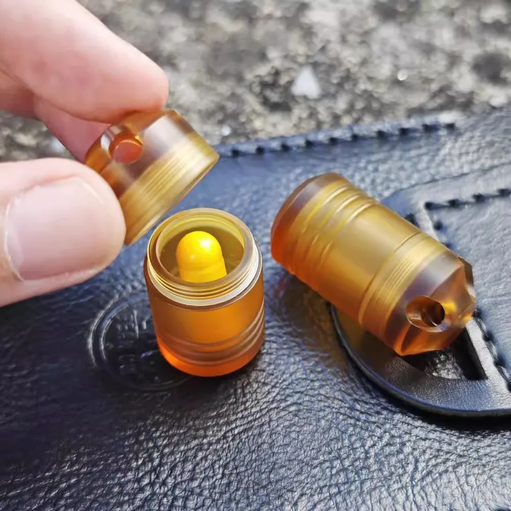 PEI ULTEM Bottiglia per pillole impermeabile in lega di titanio Mini portapillole portatile Magazzino sigillato Attrezzatura portatile per esterni con portachiavi