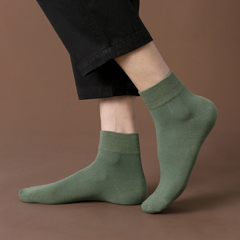 4 pares de calcetines cortos de algodón para hombre, calcetines tobilleros cómodos y transpirables informales de Color sólido, calcetines suaves y sencillos a la moda para hombre