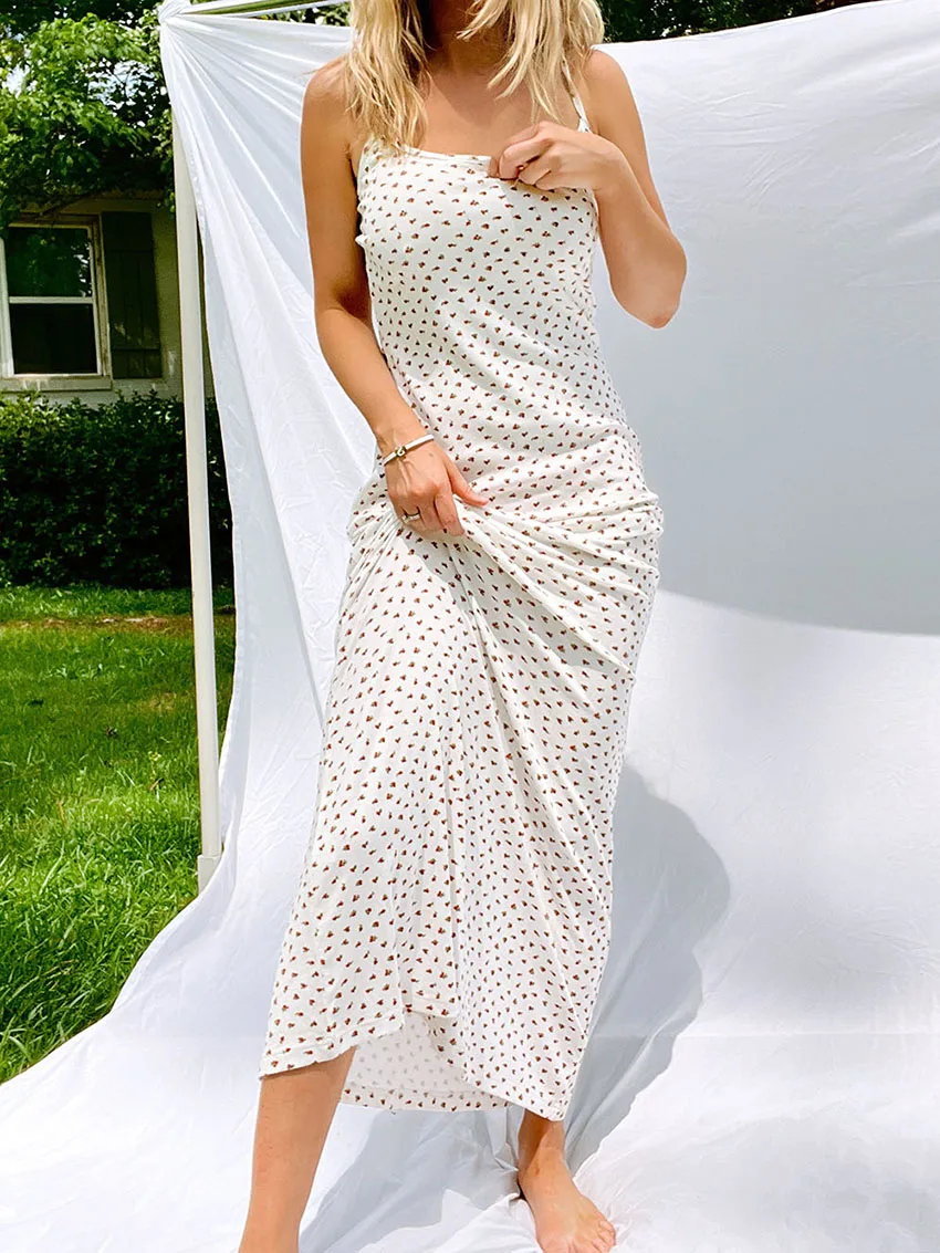 ชุดเดรสสายเดี่ยวพิมพ์ลายดอกไม้เล็กๆ สายสปาเก็ตตี้บางเฉียบ เหมาะสำหรับวันหยุดพักผ่อนที่ชายหาดและฤดูร้อน