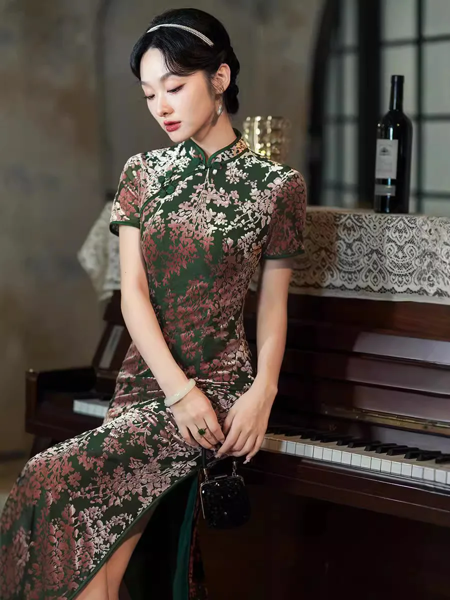 Qipao largo de terciopelo para mujer, vestido Retro tradicional chino, Cheongsam, falda de calle para uso diario, novedad de 2024