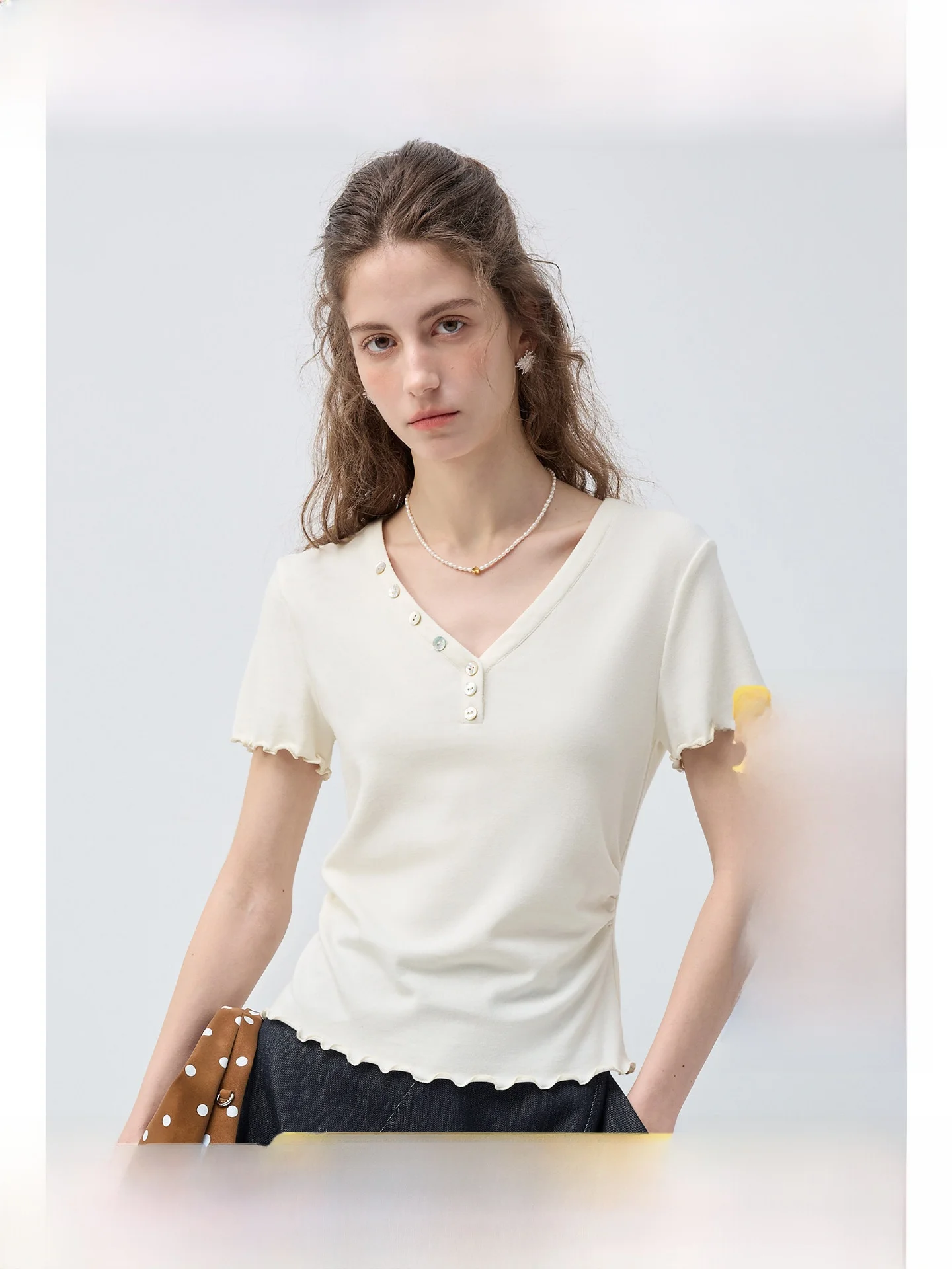 

Женская футболка больших размеров с V-образным вырезом, коротким рукавом, утягивающим эффектом на талии, удобная, дышащая, в корейском стиле, для повседневной носки