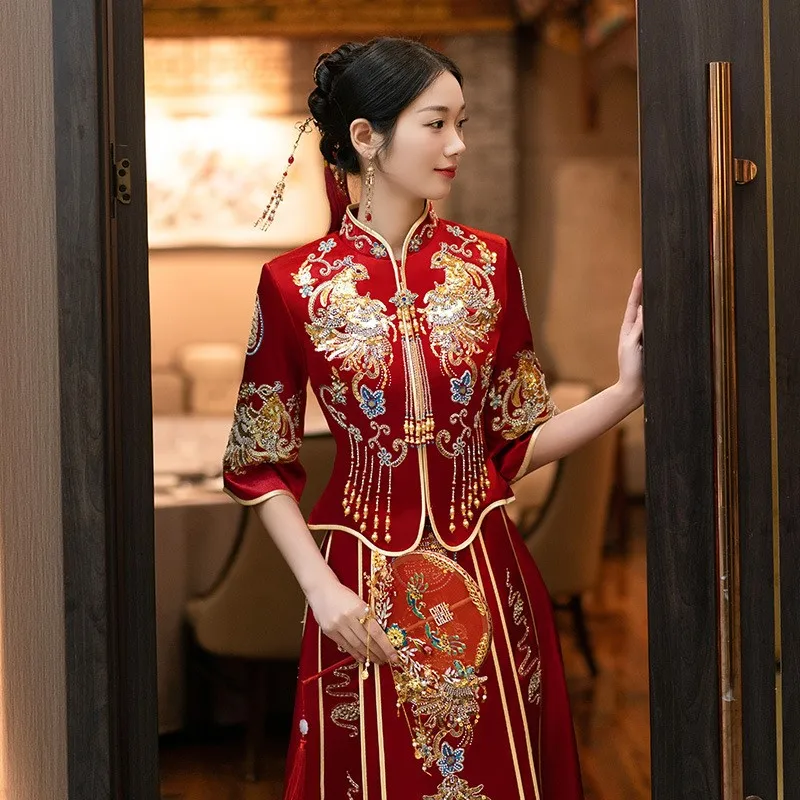 

A new style of and Chinese-style toasting dress