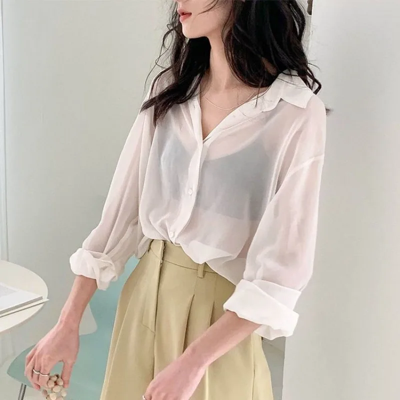 Blusa de gasa con protección solar para mujer, camisa blanca y negra de manga larga con botones, fina, holgada, informal, coreana, elegante, nueva