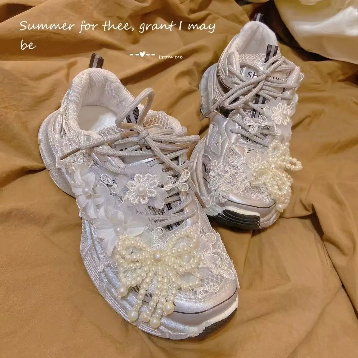 

Повседневная женская обувь с серебряным жемчугом и цветочным кружевом, украшенная бисером и кисточками, низкие кроссовки ручной работы на шнуровке, размеры 35-39