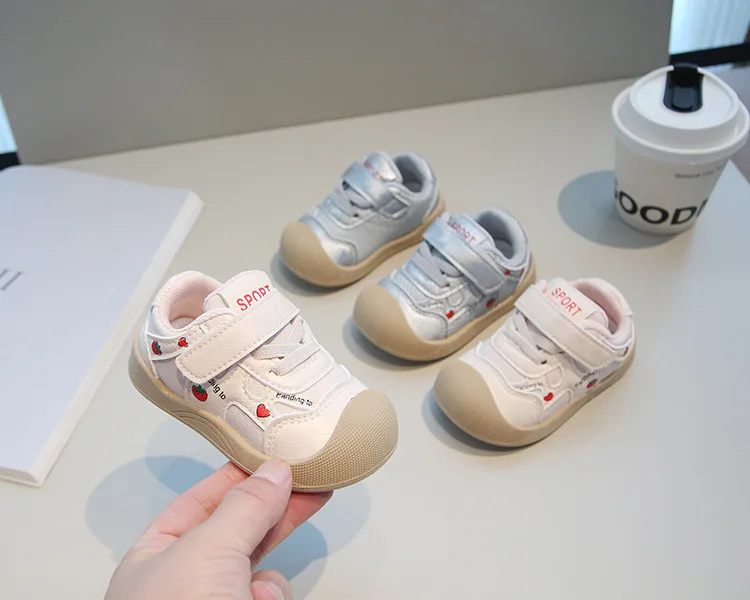 Baby-Laufschuhe mit Zehenschutz, Kinder-Freizeitschuhe, weicher Boden, rutschfest, 2026 brandneue Kleinkind-Sportschuhe mit weichem Boden – Detail 3