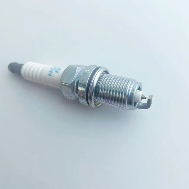 Suitable for BAIC Beijing bj40 bj40L Senova D70X65 spark plug double iridium