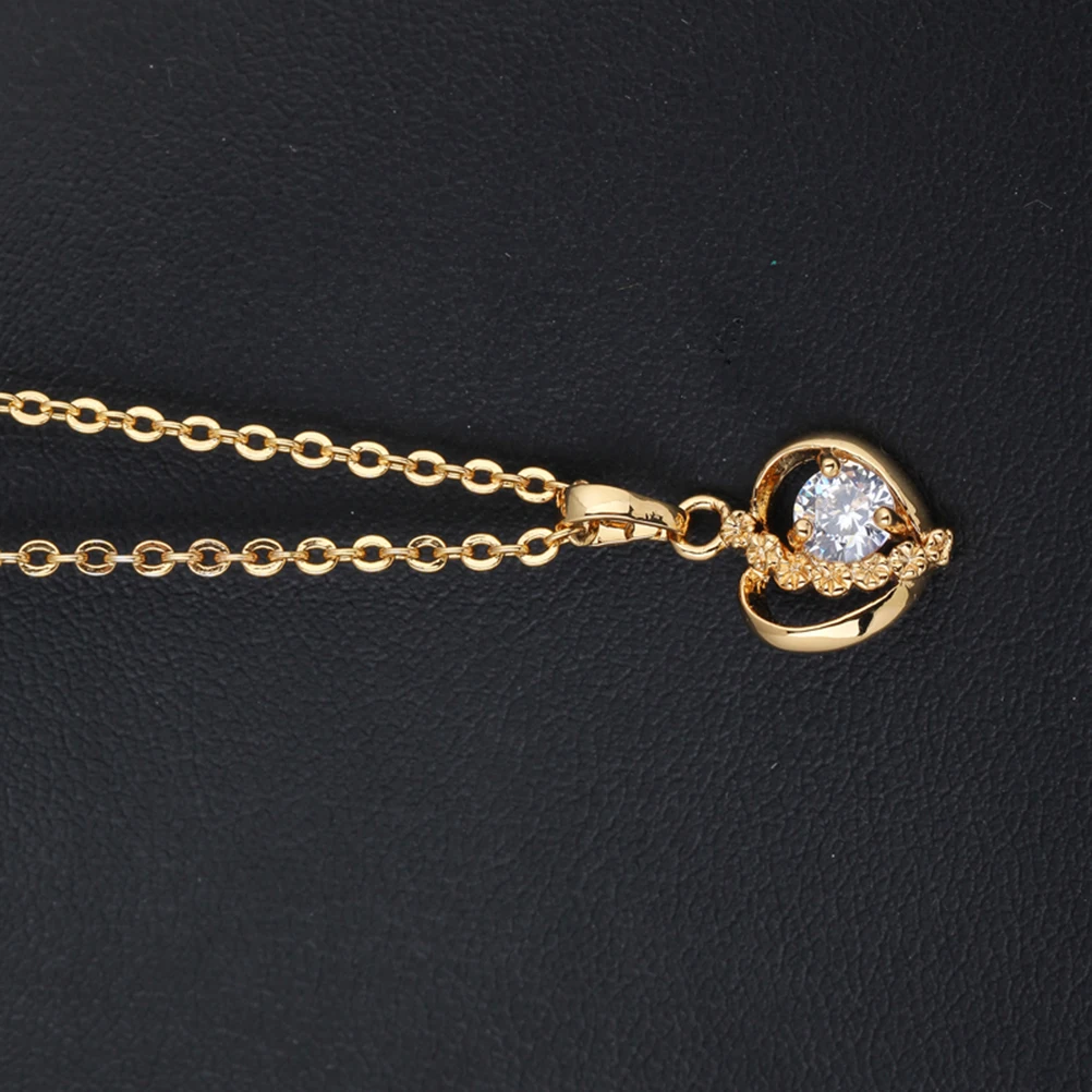 

Hollow Out Heart Shape Pendant Necklace Women Temperament Zircon Alloy Chains Durable Easy On Off Matching Jewelry
