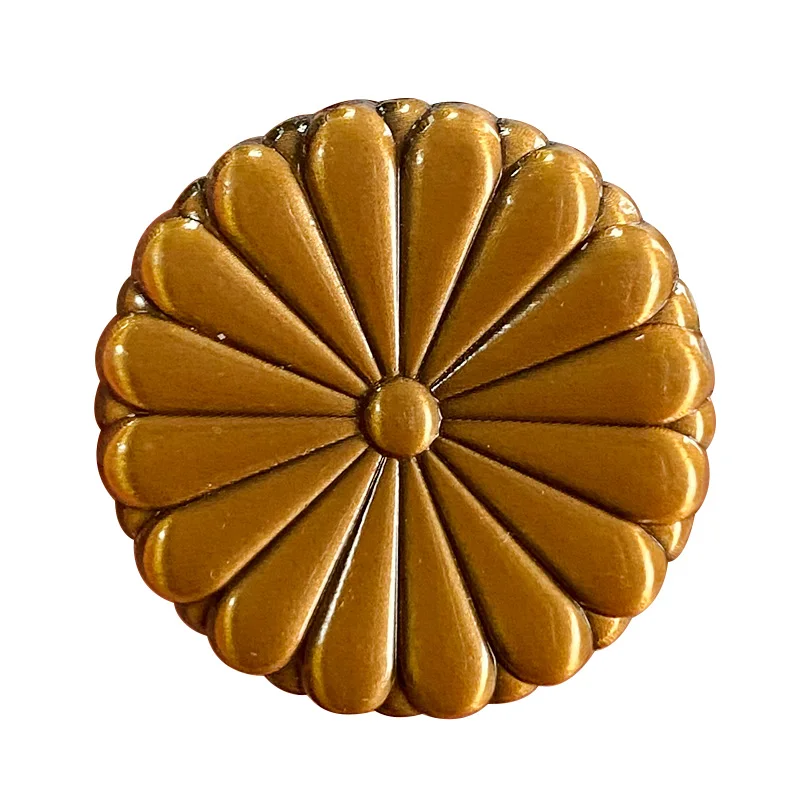 Japan National Emblem Golden Imperial Seal Pin Brooch Sixteen Petals Chrysanthemum Japanese Imperial Family Crest Badge