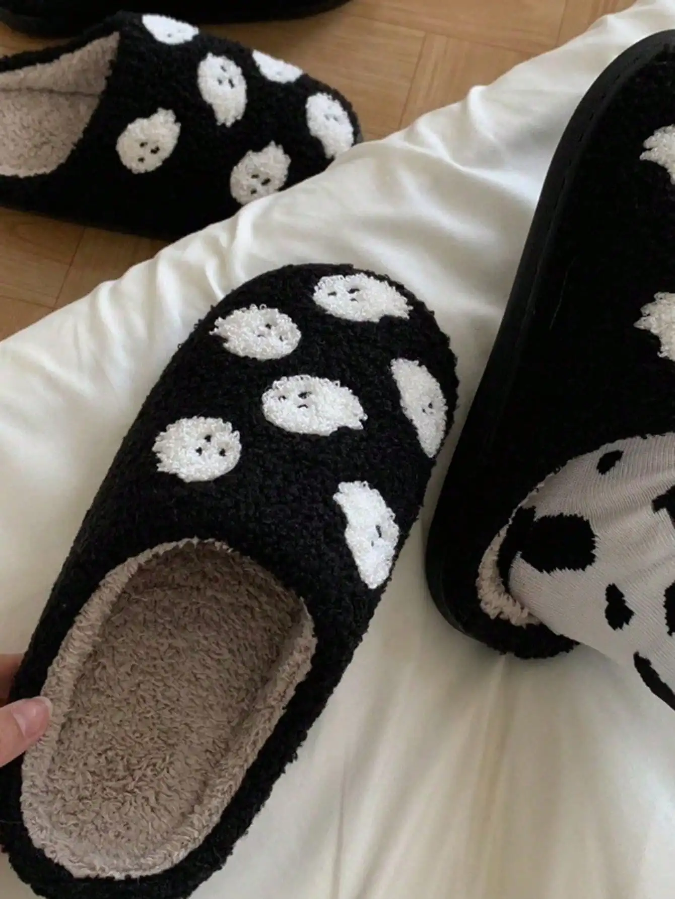 Herbst Winter Halloween Geister-Stickerei Flauschige Plüsch-Hausschuhe Warm Rutschfest Unisex Geschlossene Zehen Indoor Schlafzimmer-Schuhe – Detail 3