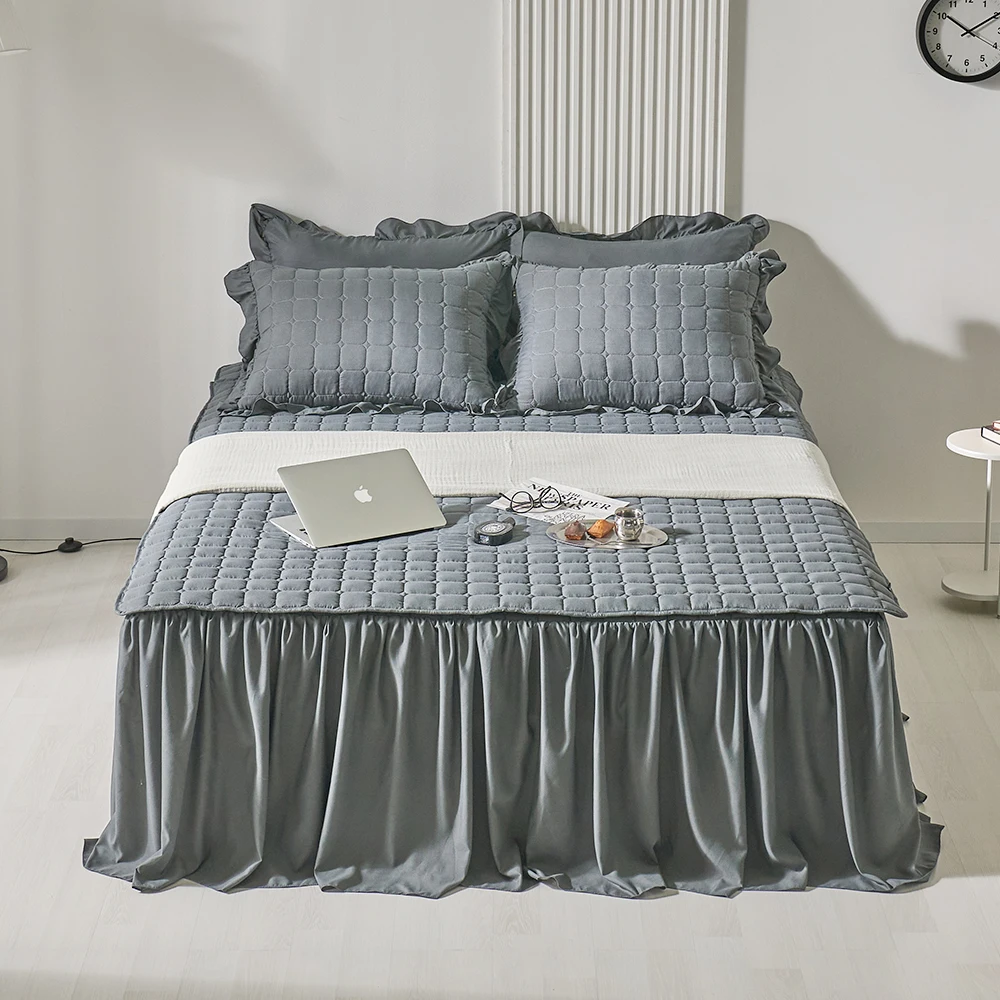 Thezari Džarí Square Quilted Ruffled Pillowcase 50X70 for All Seasons