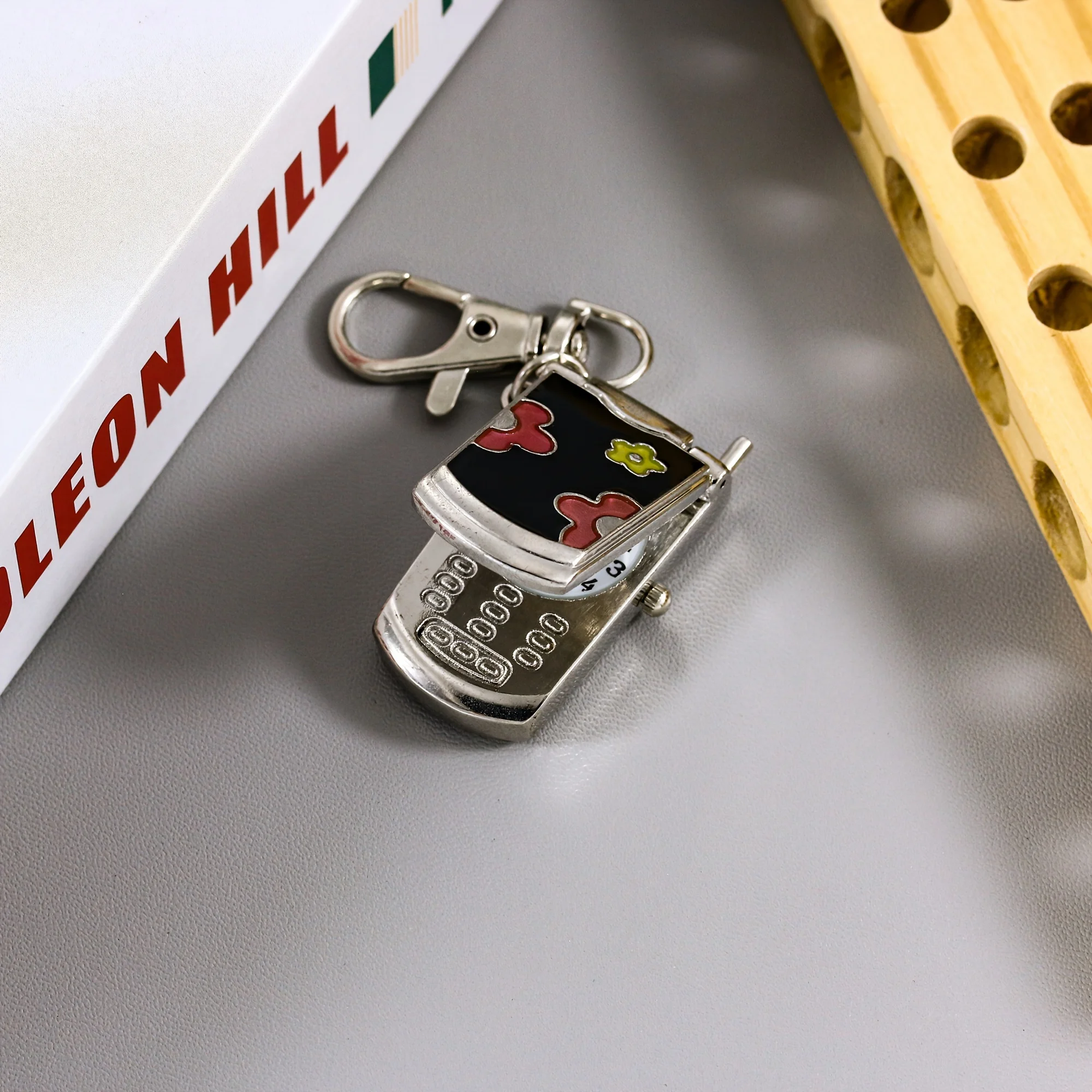 Retro Cute Keychain Hanging Watch, Creative Gift