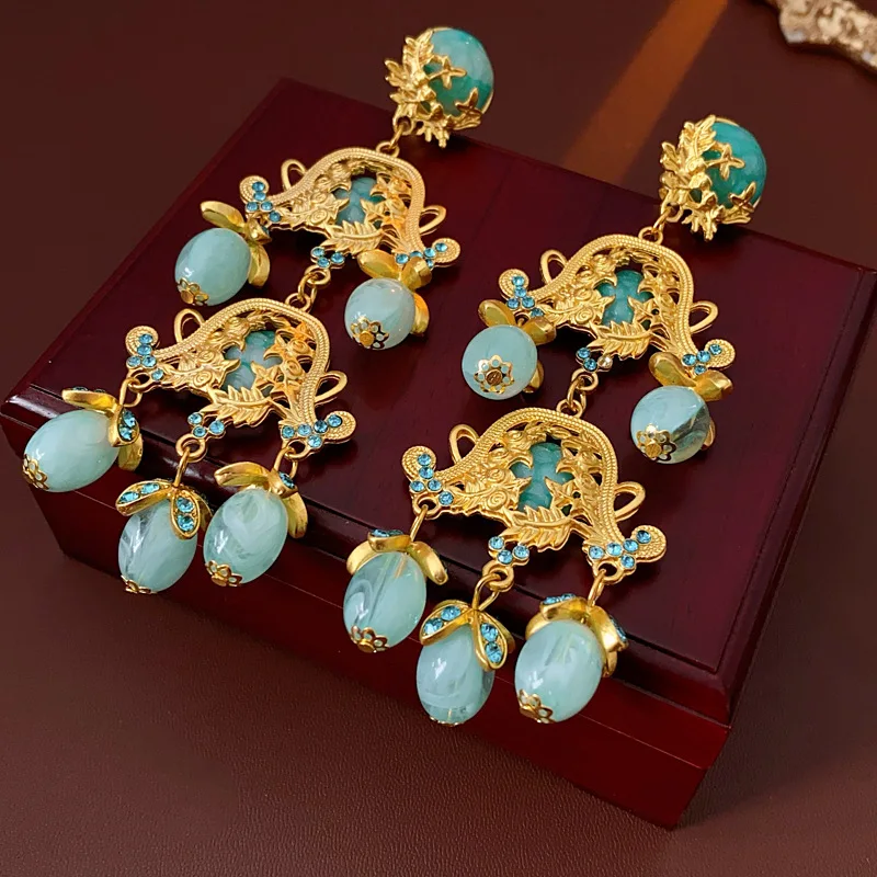 Runde Harz-Clip-Ohrringe im mittelalterlichen Stil, exquisite Ohrringe mit Blumen-Hohlanhänger, modische, elegante Damen-Bankett-Accessoires K