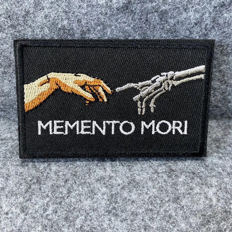 Memento Mori Skull Embroidered Patch Military Patches Hand HOOk&LOOP Backpack Stickers Tactical Armband Emblemems Morale Badge