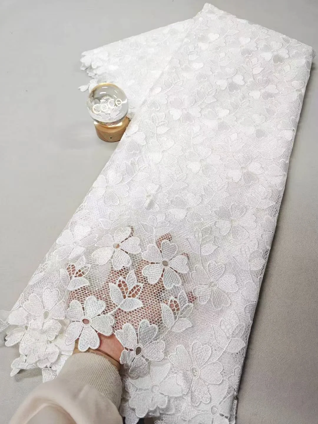 

2025 High-Quality African Nigerian Tulle Lace Fabric Embroidery Sequins French Guipure Fabric for Party/Wedding Dresses 5 Yards