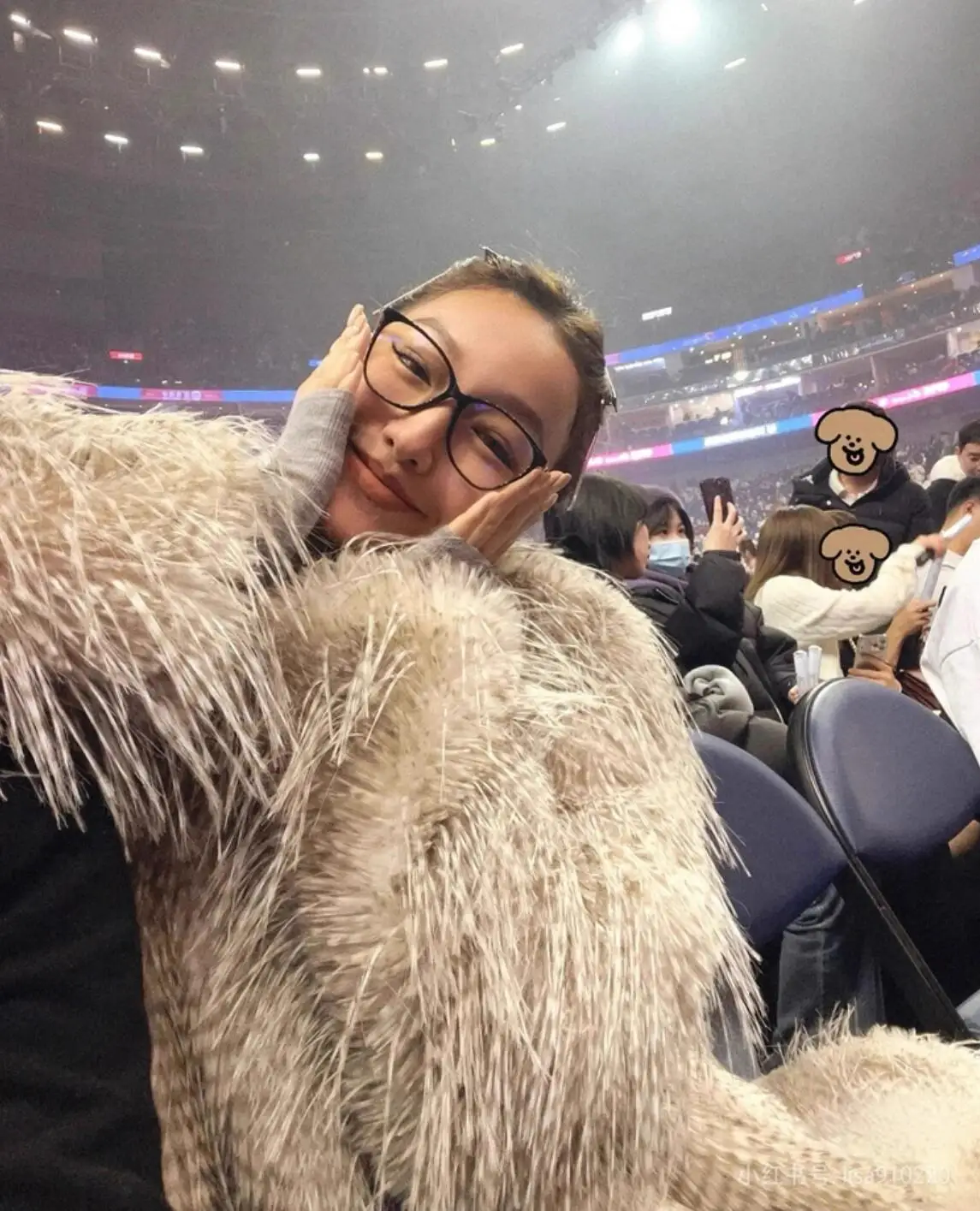 เสื้อโค้ทขนนกยูงเทียมคุณภาพสูง สีกากีไล่เฉด ยาว 3 นิ้ว ขนยาวฟูฟ่อง สไตล์วินเทจ ทรงหลวมสำหรับผู้หญิง