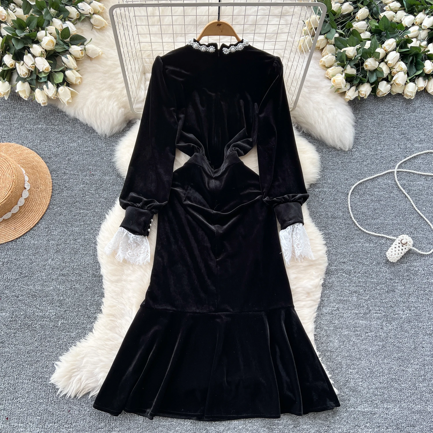 Elegancka sukienka z długim rękawem Vintage O-neck Chic Rhinestone Velour Slim Mermaid Dresses French Evening High Street Odzież jesienno-zimowa