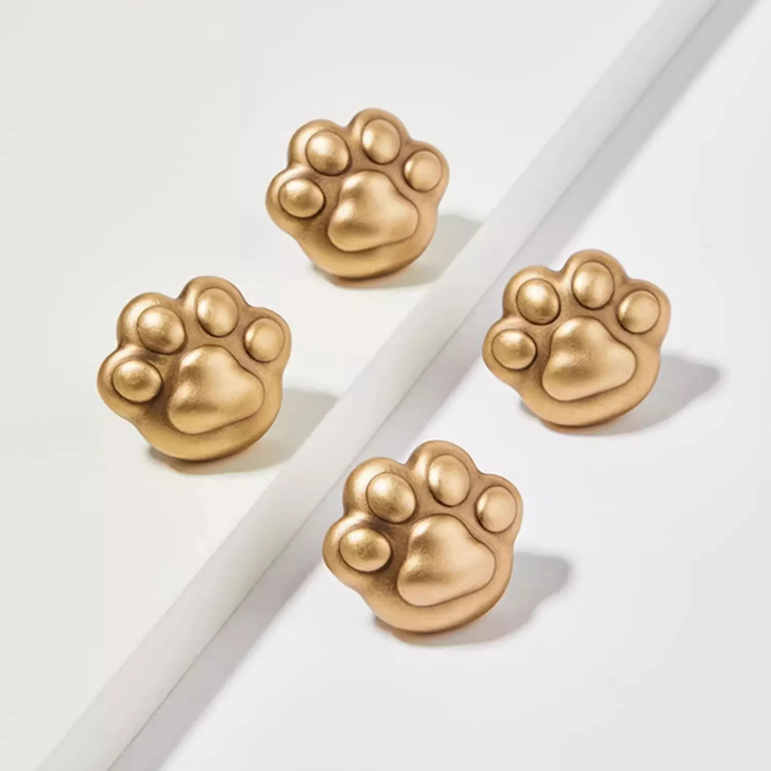 

Cat Paw Shape Brass Cabinet Handles Antique Wardrobe Pulls for Children's room Decoration Cute Dresser Drawer Knobs Single Hole