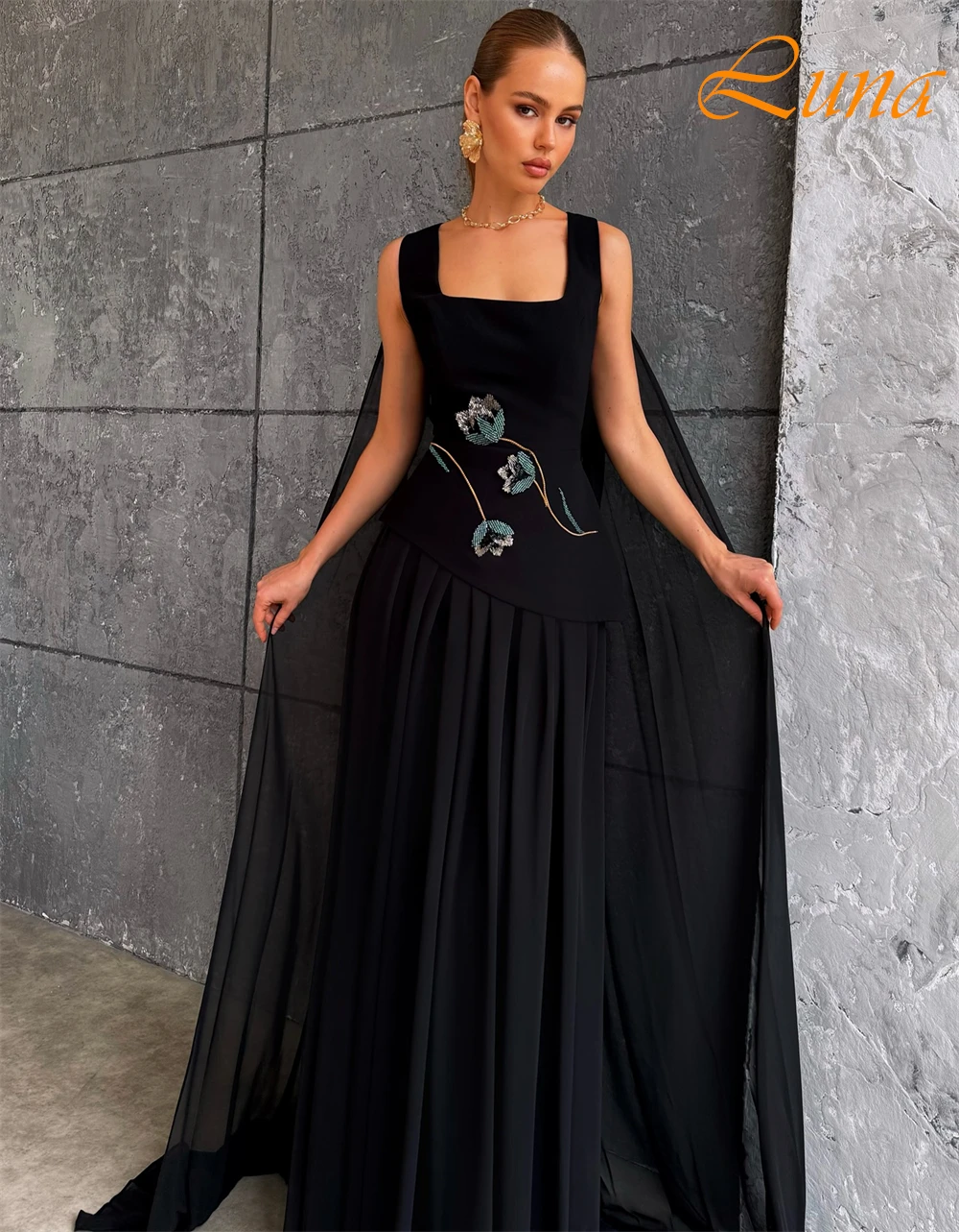 ชุดราตรีผ้าชีฟองเนื้อนุ่มแบบสั่งตัด ดีไซน์หรูหรา แขนกุด ทรงค็อกเทล พร้อมชายกระโปรงยาวลากพื้น เหมาะสำหรับโอกาสพิเศษ