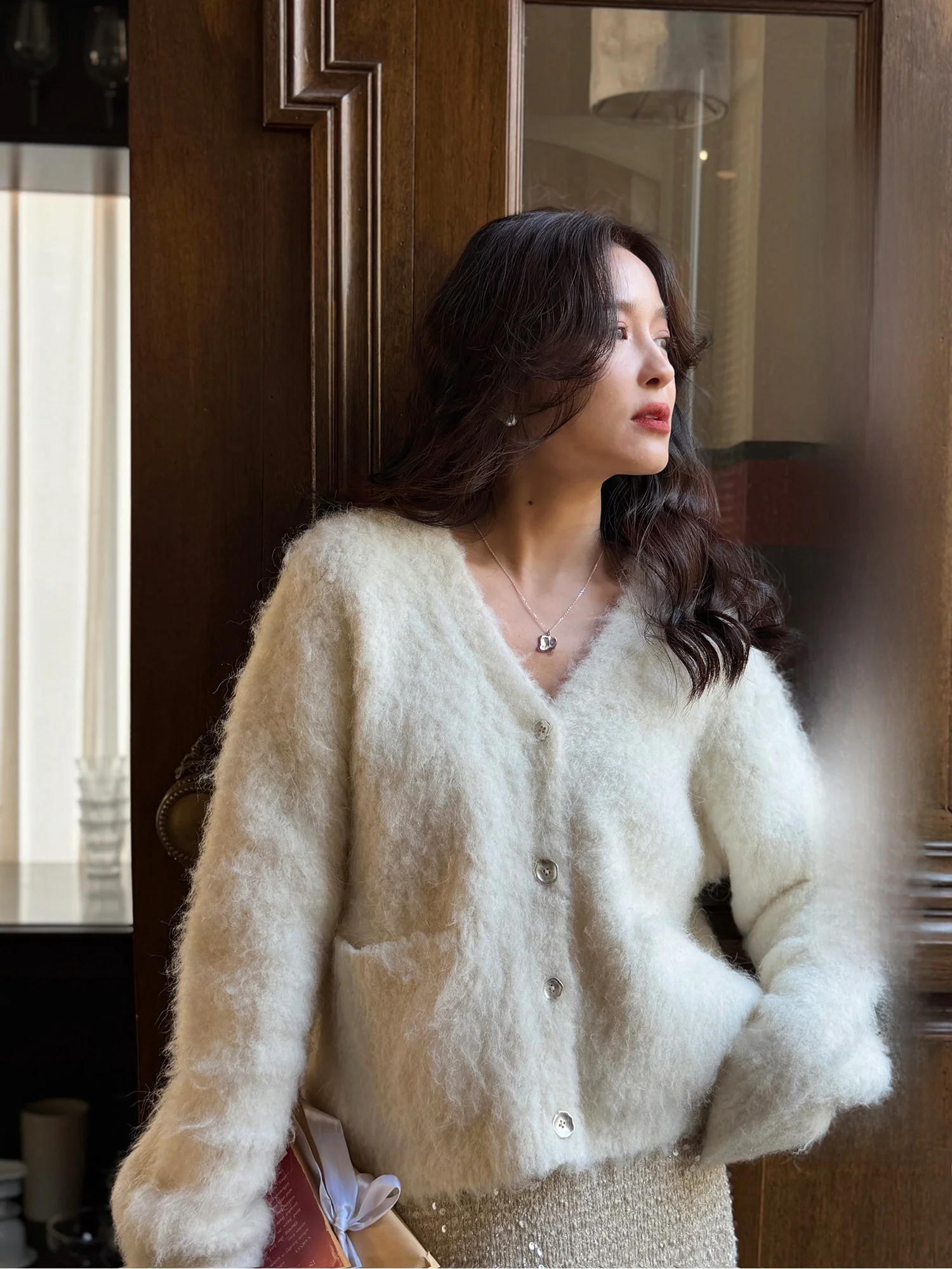 

Elwing Original Luxury V-Ne Knitted Cardigan Fce Thi Warm Casual Sle Women's Long Sve Coat for Winter Season