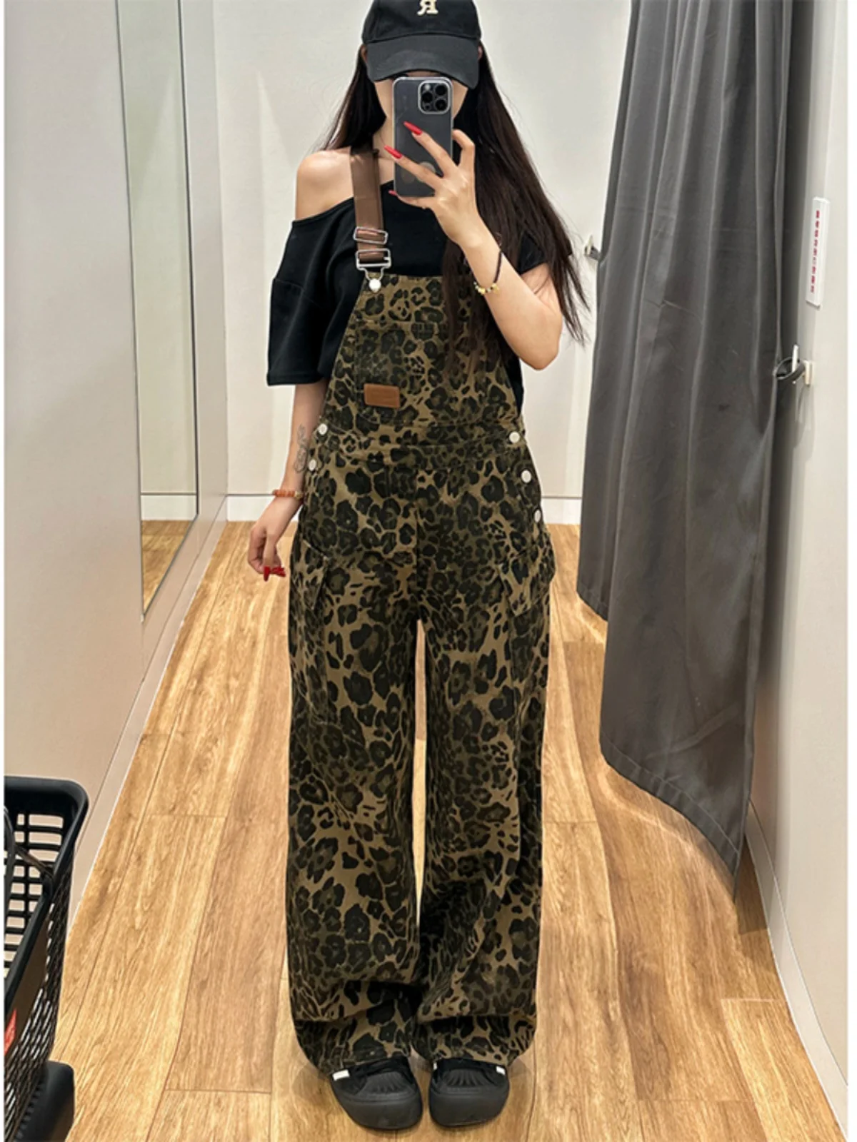 

Женский джинсовый комбинезон Lili с леопардовым принтом, широкими штанинами, летний, новый дизайн, повседневный, с высокой талией, с карманами, джинсовый.