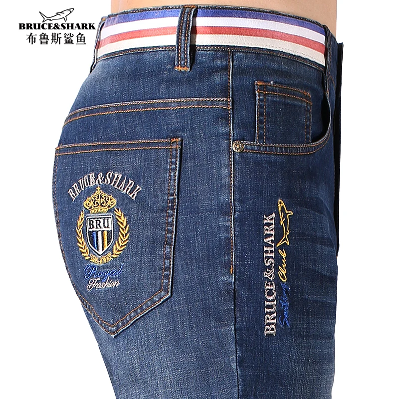 Jeans pria musim panas baru 2024 celana Jeans Denim kasual lurus longgar katun peregangan celana pria ukuran besar 8528 Bruce & Shark