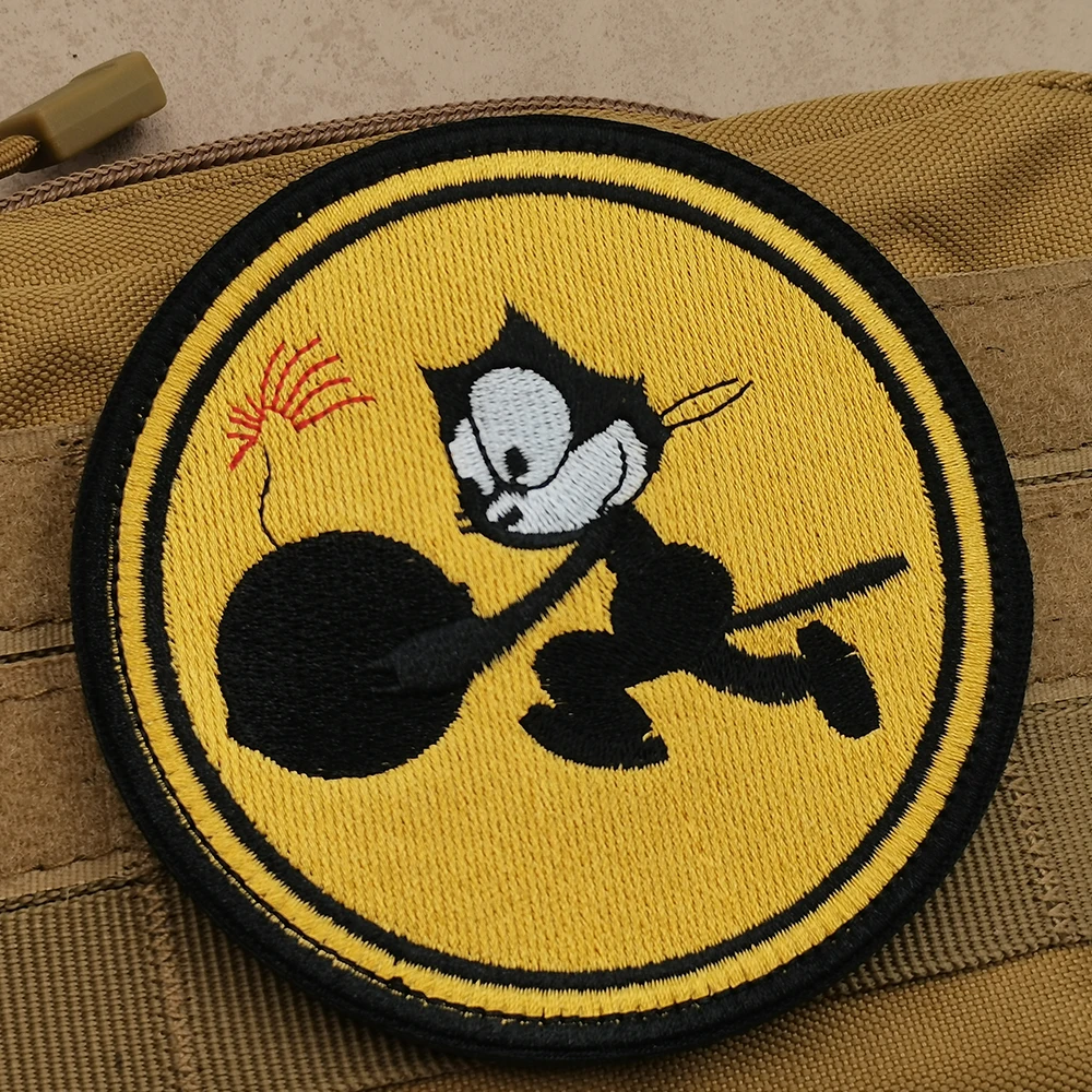 Yellow Round Animal Cartoon Black Cat With Bomb Fighting VF31 Embroidery Animal Cartoon Patch Sew-on Bag Hat Stickers Applique