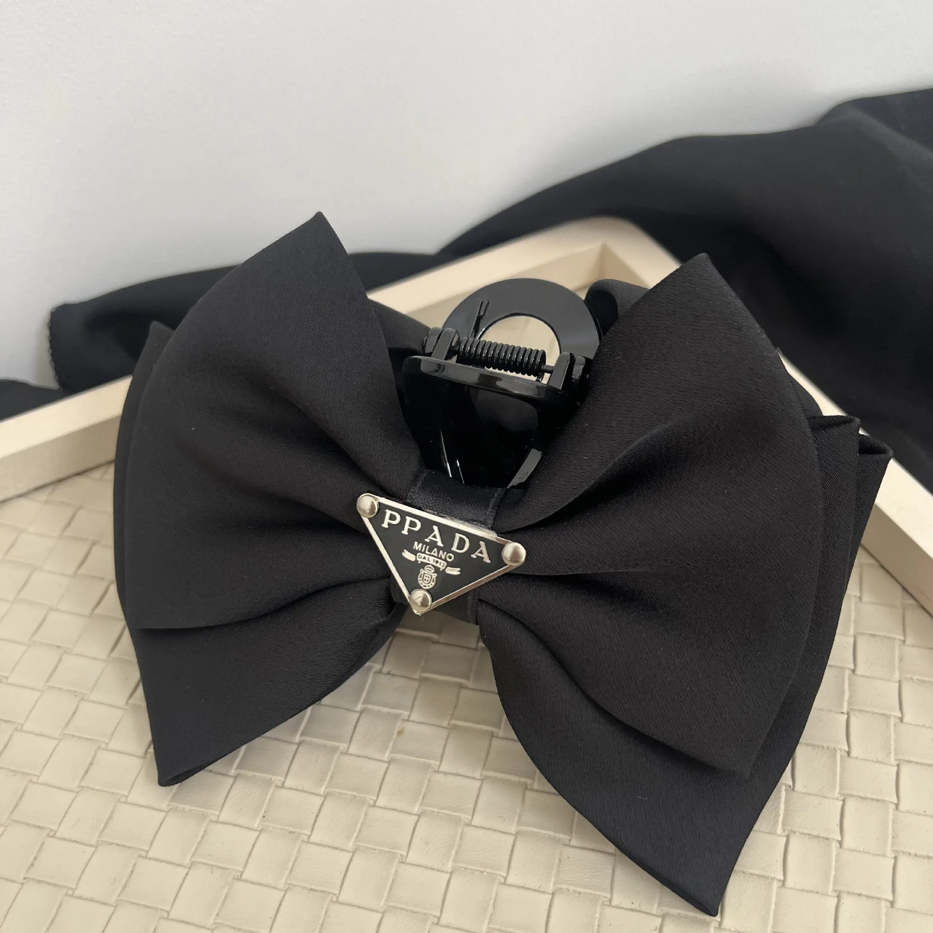 

Новинка: Большая заколка-бабочка 2026 года, повязка на голову «Цветочный бутон принцессы», универсальная заколка-краб с буквенным декором