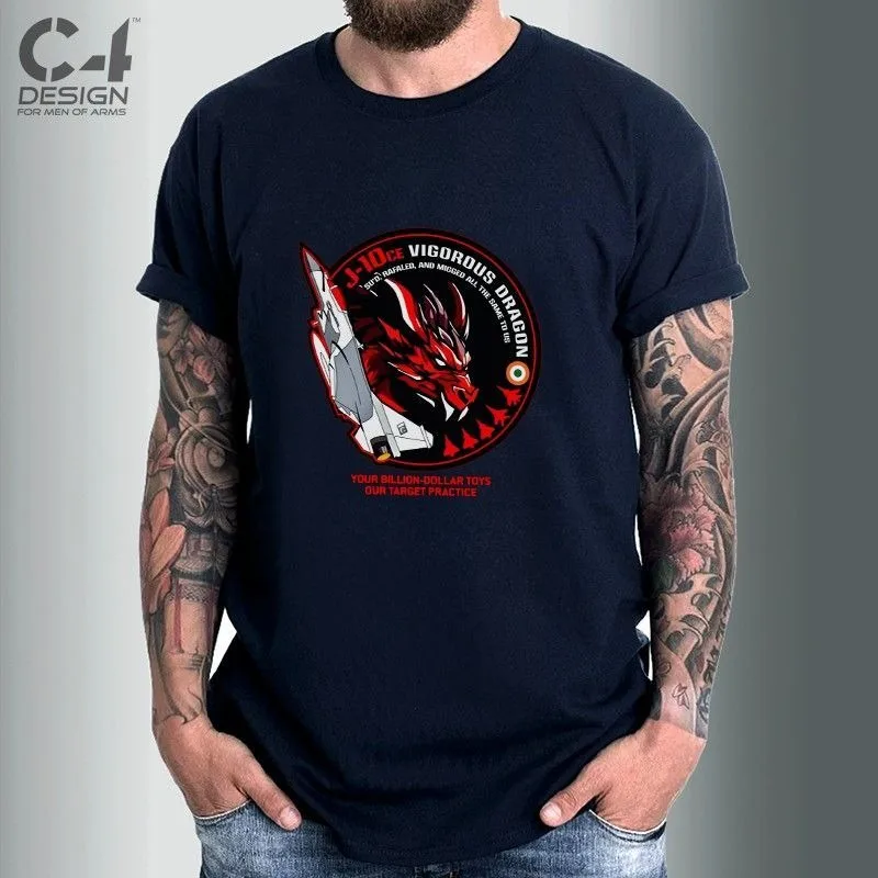 جديد 2025 الاتجاه J-10C B Ki S تان سرب مقاتلة تي شيرتات قصيرة الاكمام القتال الجوي النصر شارة شعار مطبوعة رداء علوي غير رسمي للرجال #3