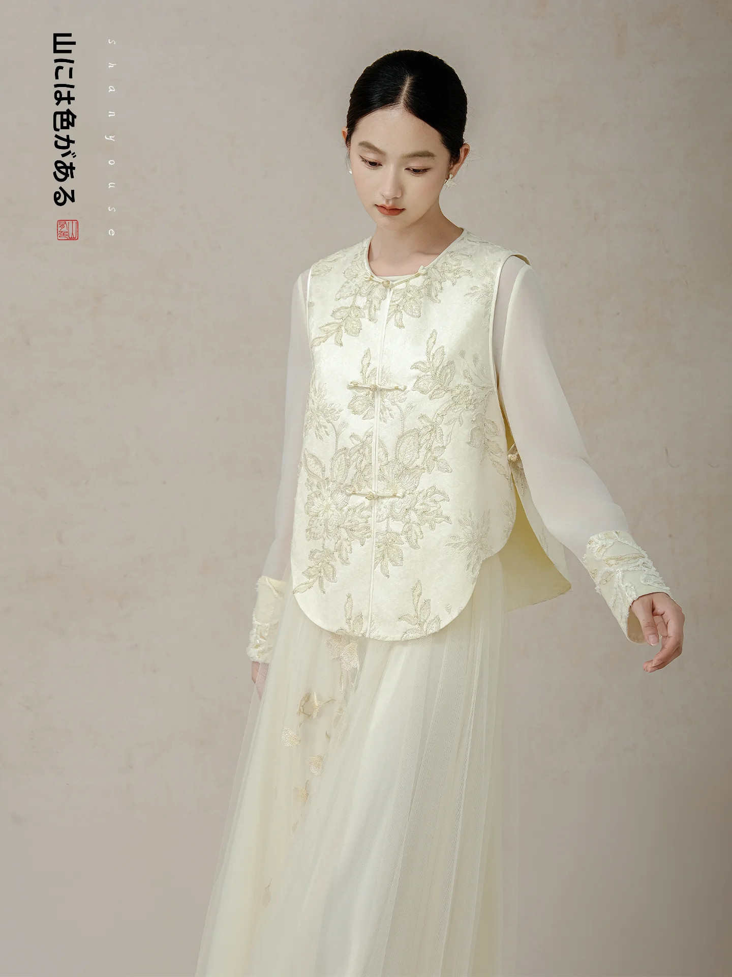 

New 2025 Autumn Heavy Embroidery Women's Jaet Chinese Sle Personali Loose Fit Long Sve round Ne Traditional Chines...