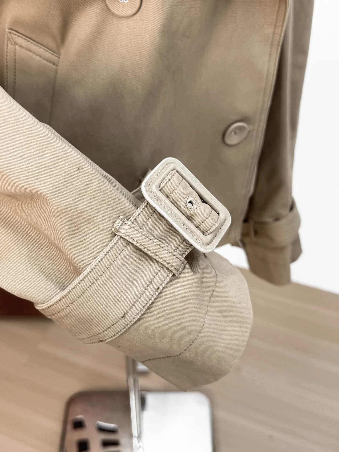 معطف نسائي قصير من LEOSOXS بياقة واسعة وإبزيم مزدوج الصدر مع جيوب قلابة لملابس يومية أنيقة وغير رسمية