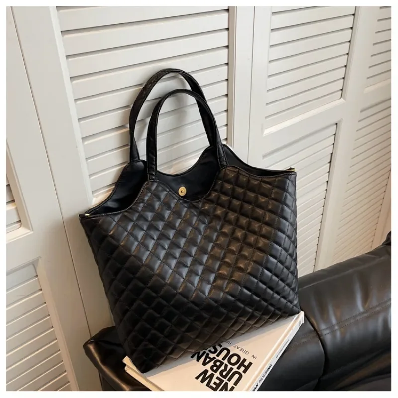 Fashion Retro Commuting Large Bag for Women 2024 New Popular Rhombus Crossbody Bag Niche Design Armpit Tote Bag