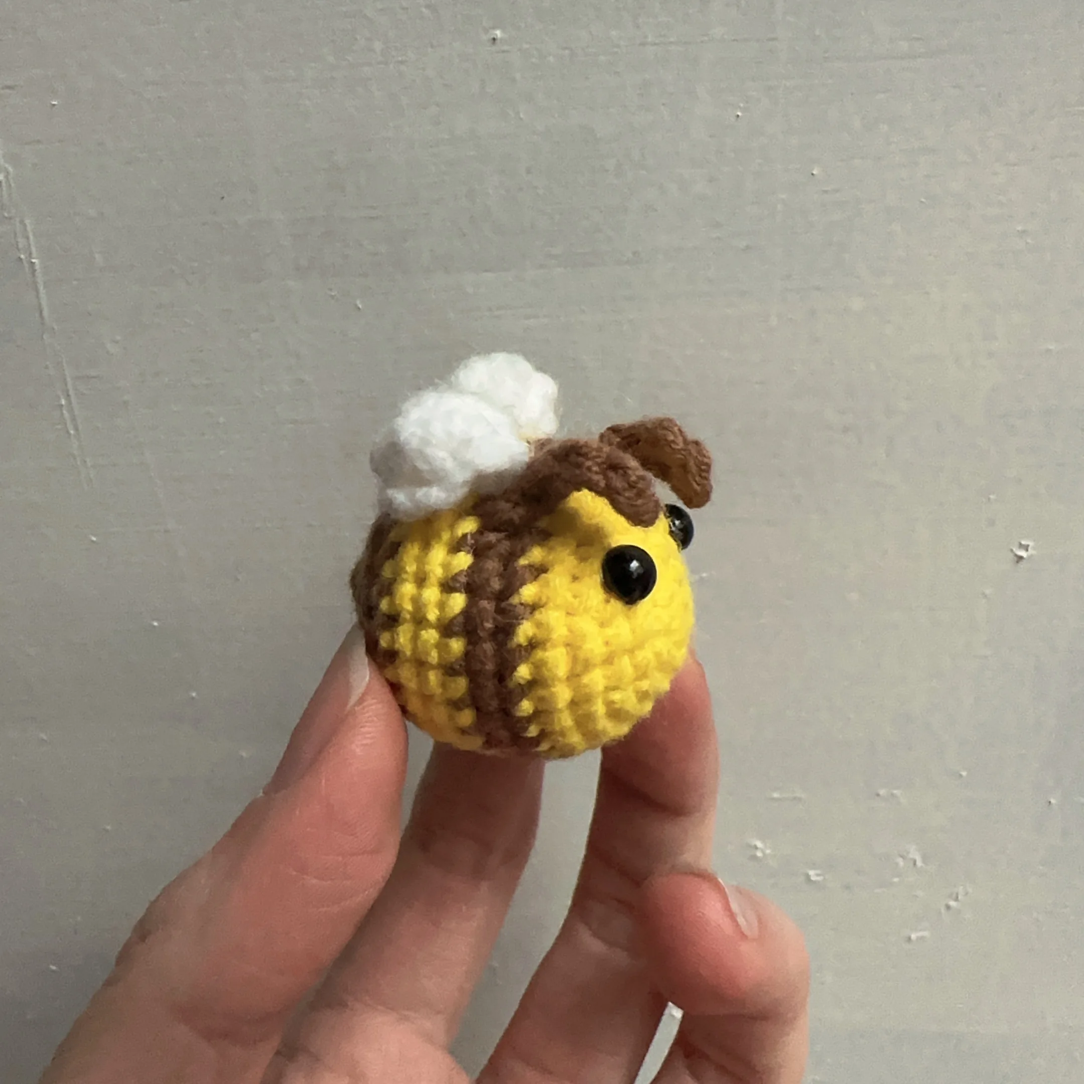 LLavero de Animal de punto hecho a mano para mujer y niña, Mini colgantes de abejas de ganchillo, llavero de coche, llavero de bolso, regalos de dijes