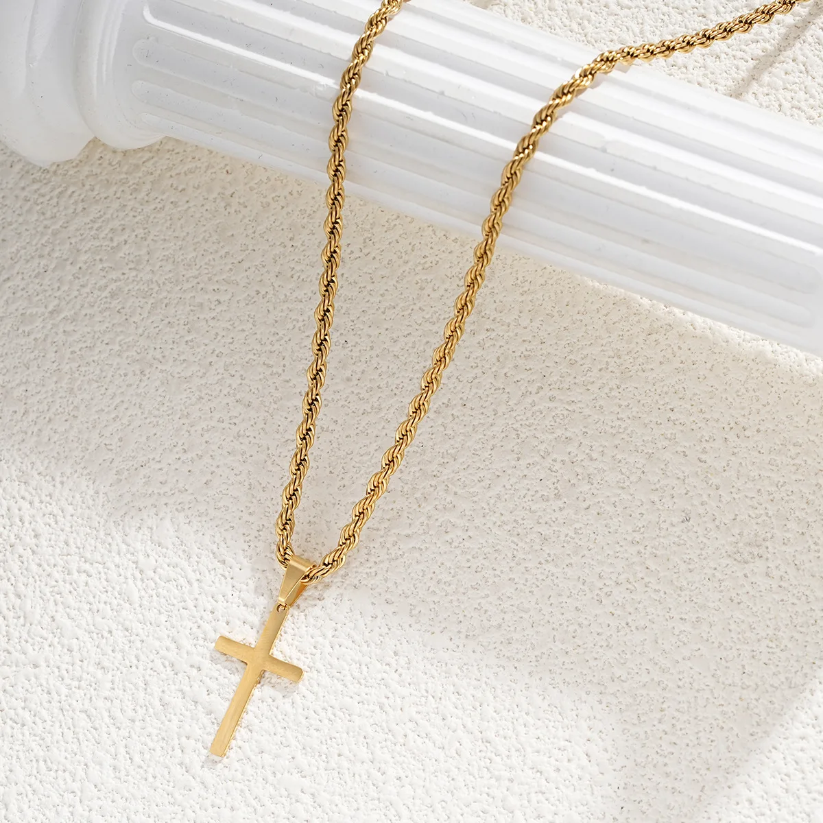 Modische Kreuz-Halskette aus Edelstahl für Herren, goldfarbener oder silberfarbener Kreuzanhänger, gedrehte Kettenglieder, Damen-Party-Schmuck. – Detail 5