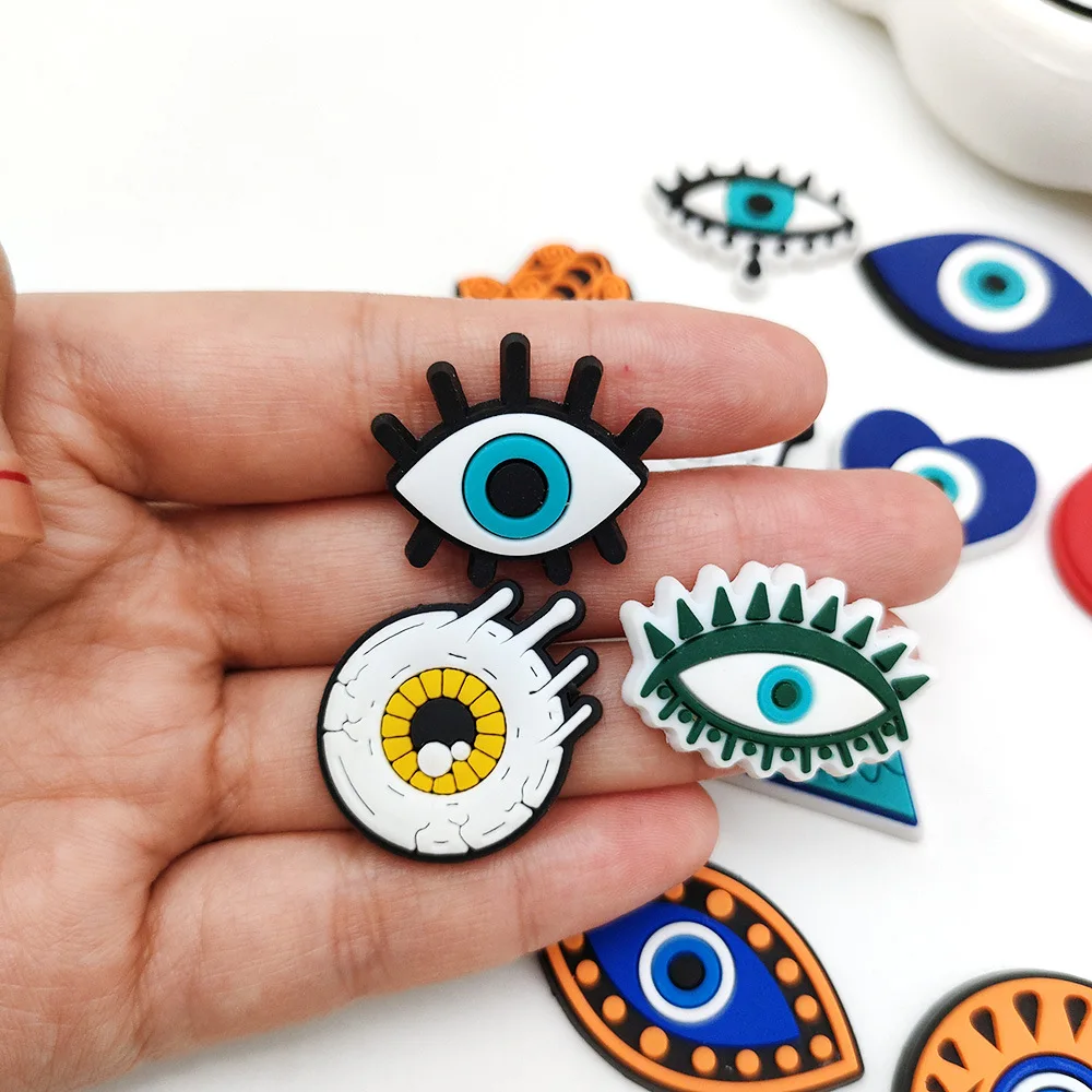 Hete Verkoop 1 Stuks Pvc Schoen Bedels Voor Crocs Accessoires Evil Eyeball Monster Badge Vrouwen Klompen Gesp Kids Pin Mannen Decoratie Jeans