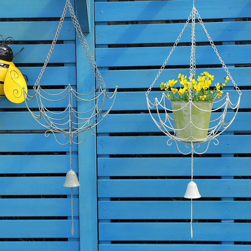 

Wrought Iron Simple Balcony Garden Hanging Planter for Hanging Orchids and Green Plants with Bells, Vintage-Style Hanging Flower Basket
