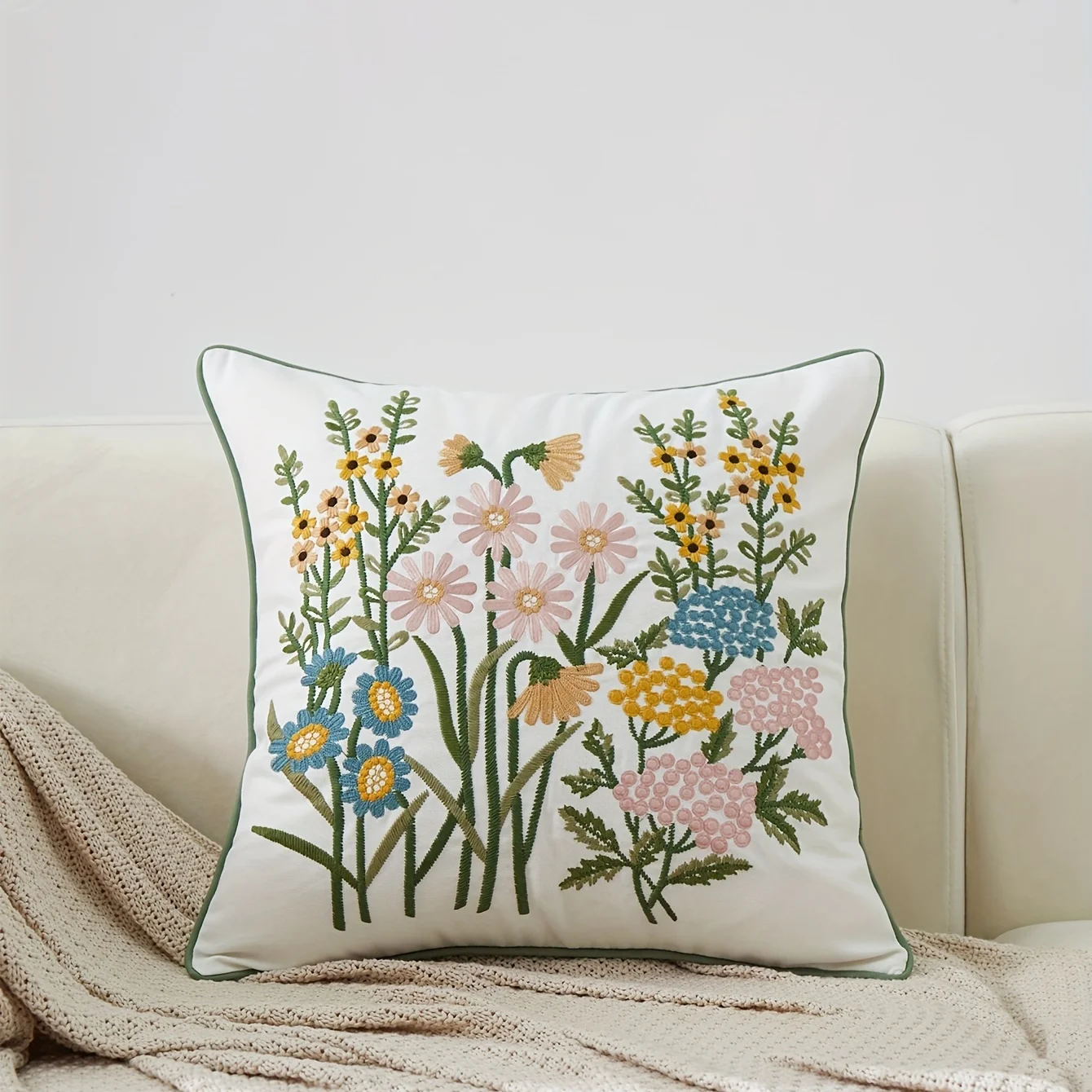 VIKAMA All Season Spring Summer Charming Multicoloured Daisy Cushion Cover Bedroom Sofa  Car Interior Decorative Cushion Cover