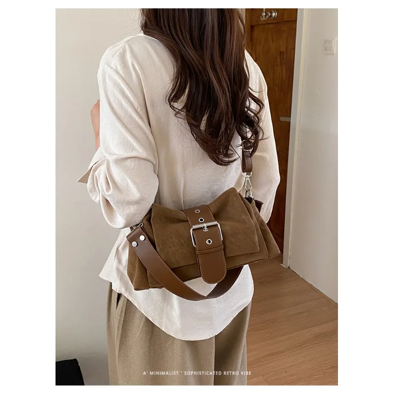 

Advanced Handheld Underarm Bag for Women, Trendy Motorcycle Style, Versatile Single Shoulder Crossbody Bag