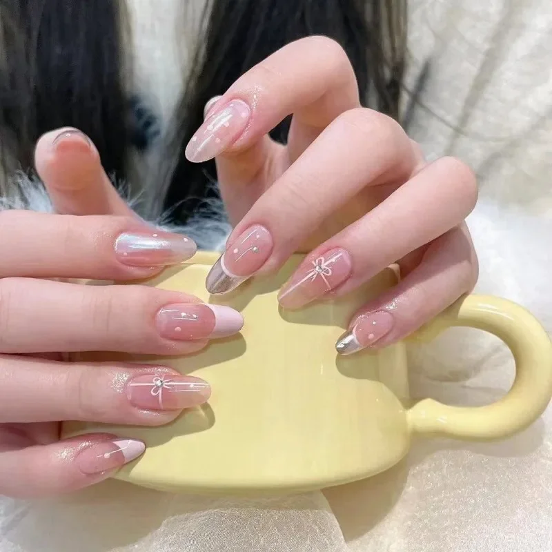 Unhas falsas curtas feitas à mão com cola, prensa elegante em unhas para meninas, unhas falsas adesivas de amêndoa removíveis com caixa e ferramentas