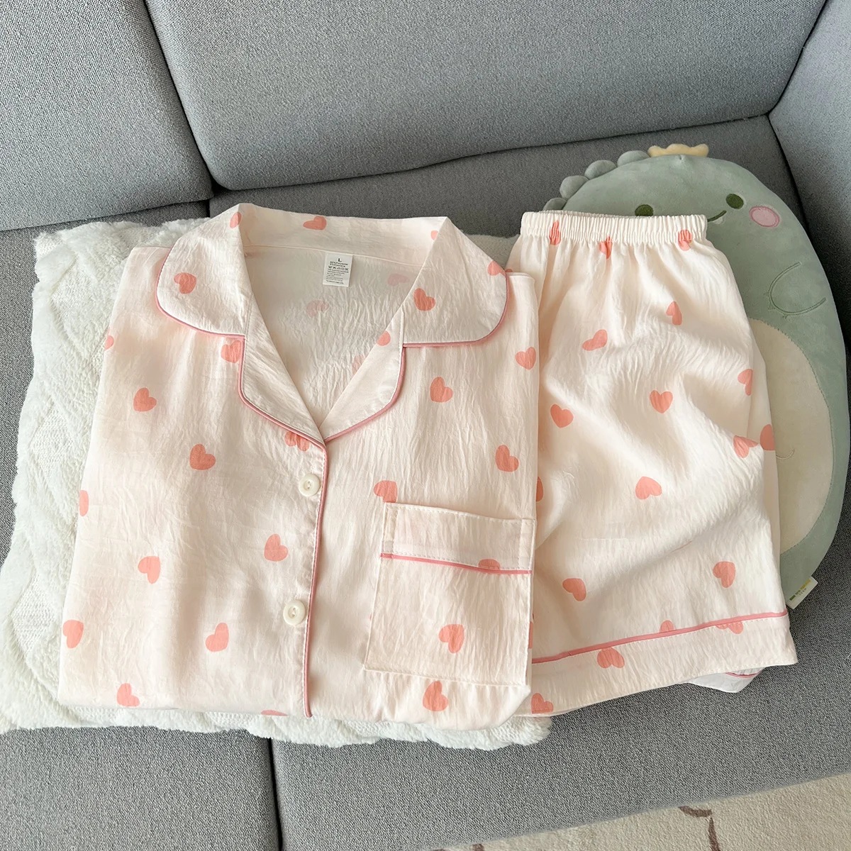 Women's Summer Thin Pajamas with Heart-Shaped Pattern, Short-Sleeved Shorts, Sweet and Cute, Can Be Worn Outside in Summer, Two-Piece Home Wear Set view 5