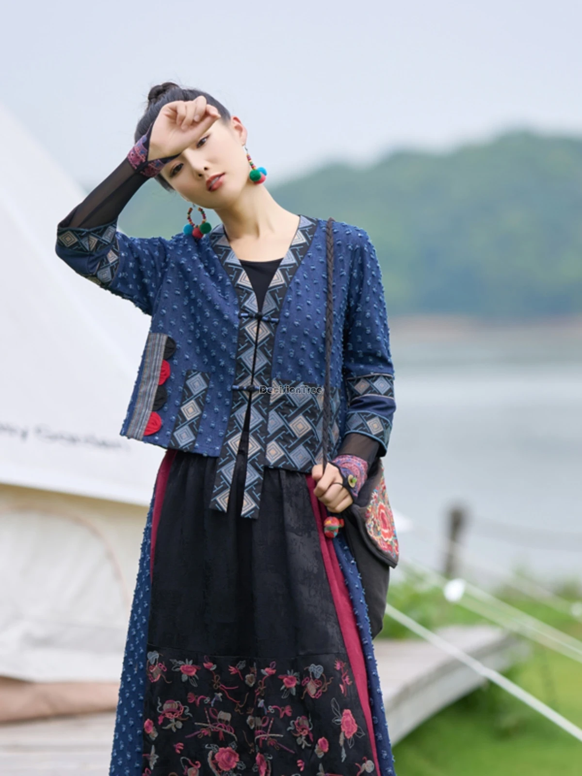 

2025 spring new chinese improved national fashion style loose denim patchwork coat retro embroidery printed half sleeve top t01