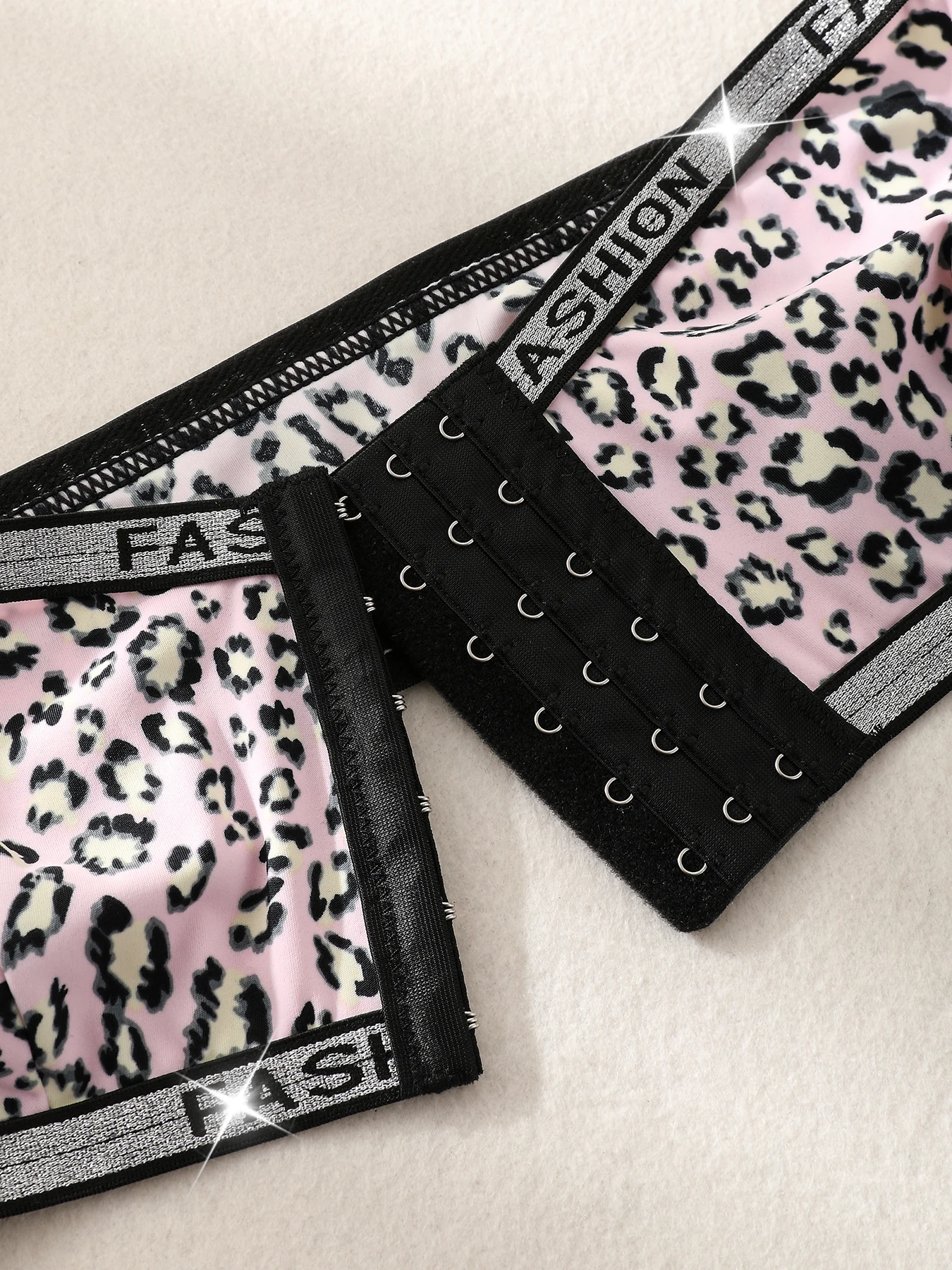 1PC إغلاق الجبهة Wirefree المرأة الأرجواني ليوبارد طباعة الصدرية