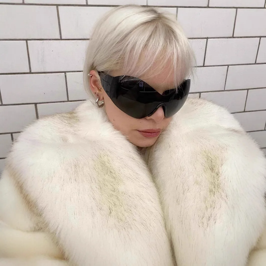 KIDCRKJ النساء الشتاء فرو المنك سترة التدرج رقيق طوق معطف الفرو الاصطناعي للإناث يندبروف قصيرة الدافئة معطف الفرو سيدة