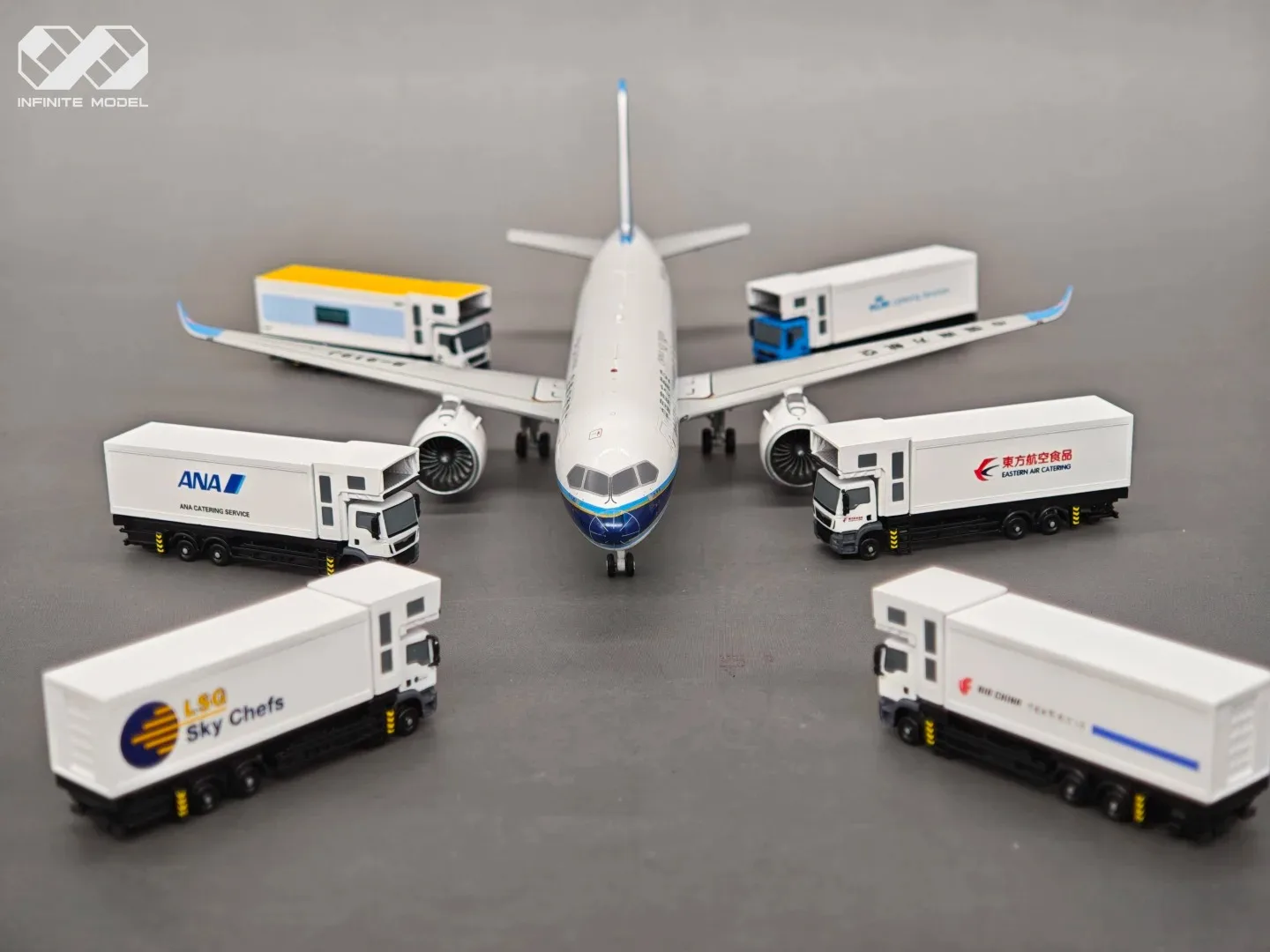 

JAL ROYAL AIRLINE Scale1/200 MAN Air Catering truck 3D Airport Service Vehicles Scene Modelling painted handmade Model cars
