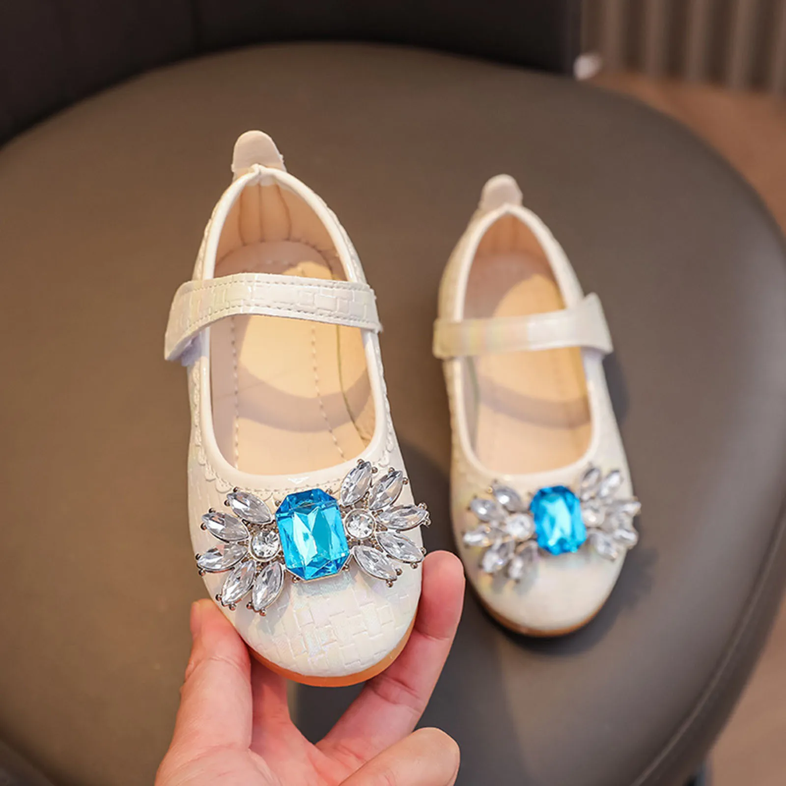 

Girls Shoes 2024 Summer New Rhinestones Beautiful Mary Jane Shoes Soft Princess Children Shoes for Party Wedding Sandals Flats