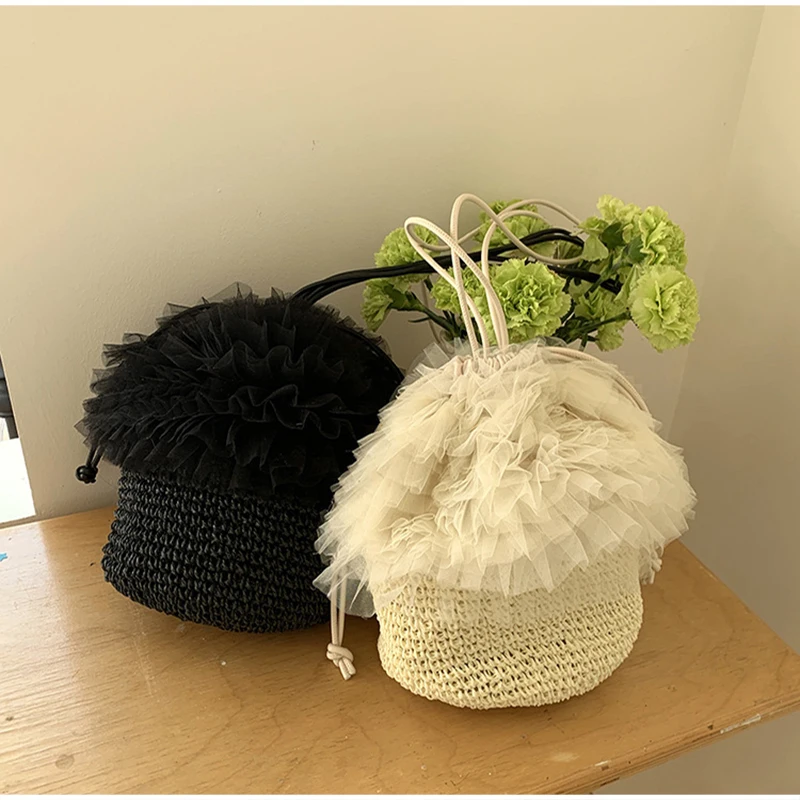 Damen-Straw-Bucket-Bag mit Mesh-Spitzenbesatz, handgefertigte Häkel-Schultertasche im Boho-Stil für den Sommer und Alltag – Detail 2