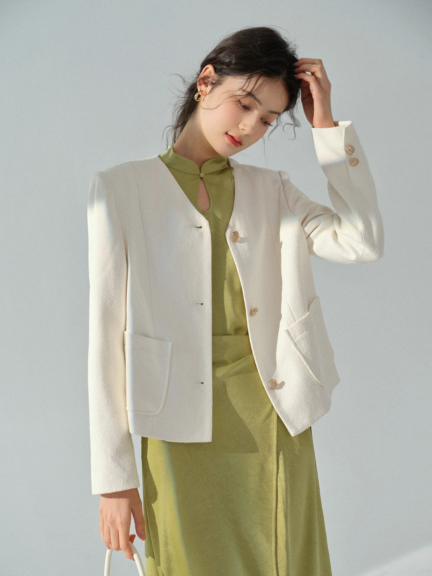 Elegant Minimalist Short Blazer Tailored V Neck Cropped Jacket Women Autumn Casual Outfit Structured Shoulders Chic Modern Style