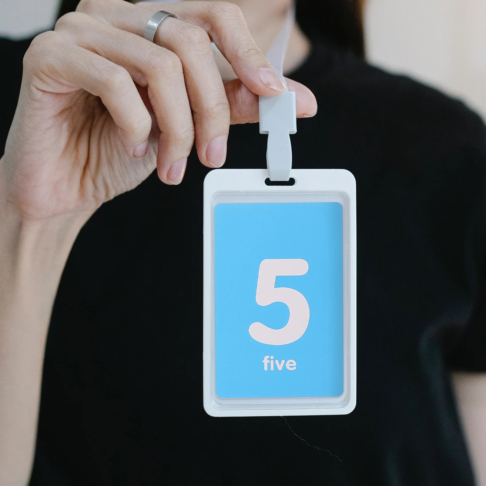 

50Pcs Number Digital Cards 1-50 Plastic Table Numbers for Luggage Tags Clothing Labels Wear-Resistant Number Cards for Office