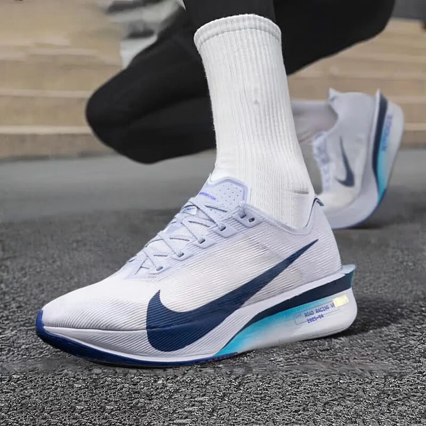 NIKE VAPORFLY 4 Men's Running Shoes Lightweight Breathable Cushioning Summer New Road Racing Professional Carbon Plate Running Shoes HF6414-001-1